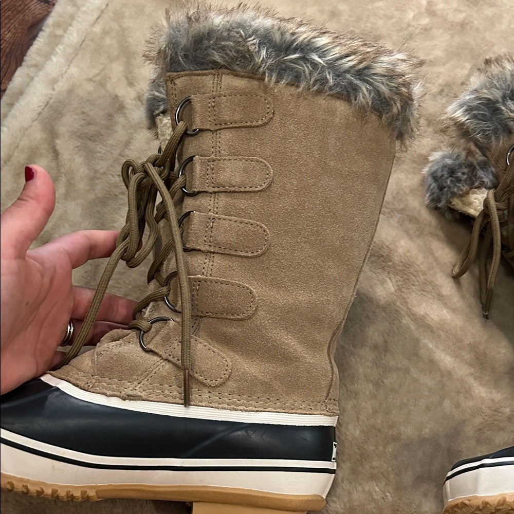 Northside Suede Tan and Black Winter Boots with Faux Fur - Picture 4 of 12
